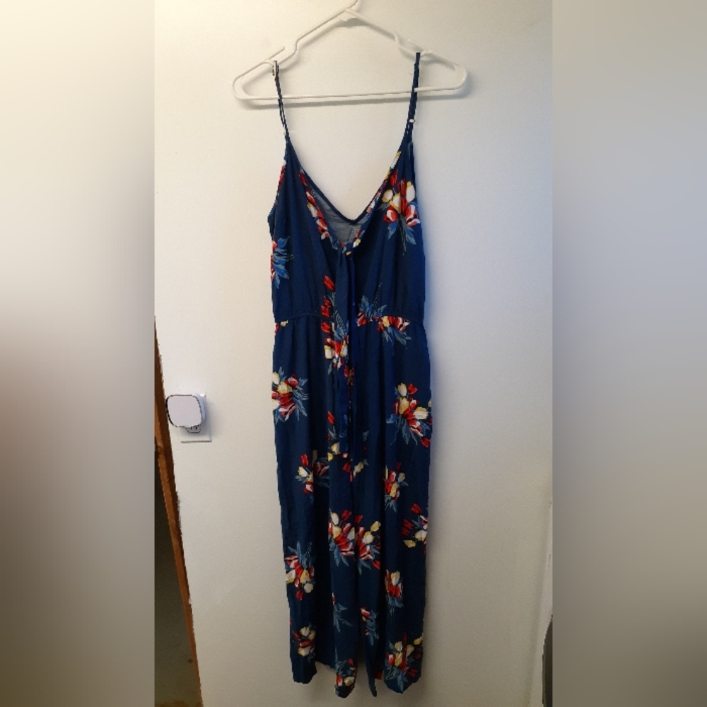 Flowy, flowered summer jumpsuit - size medium.